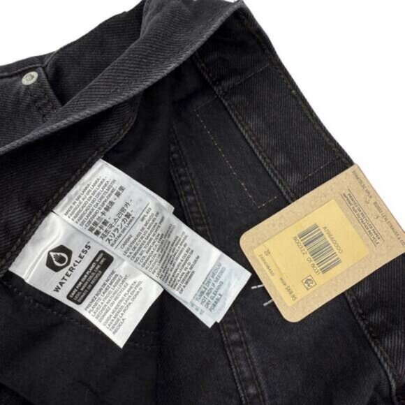 Levi's High Waisted Mom Shorts In Black Size 20W - Picture 5 of 8